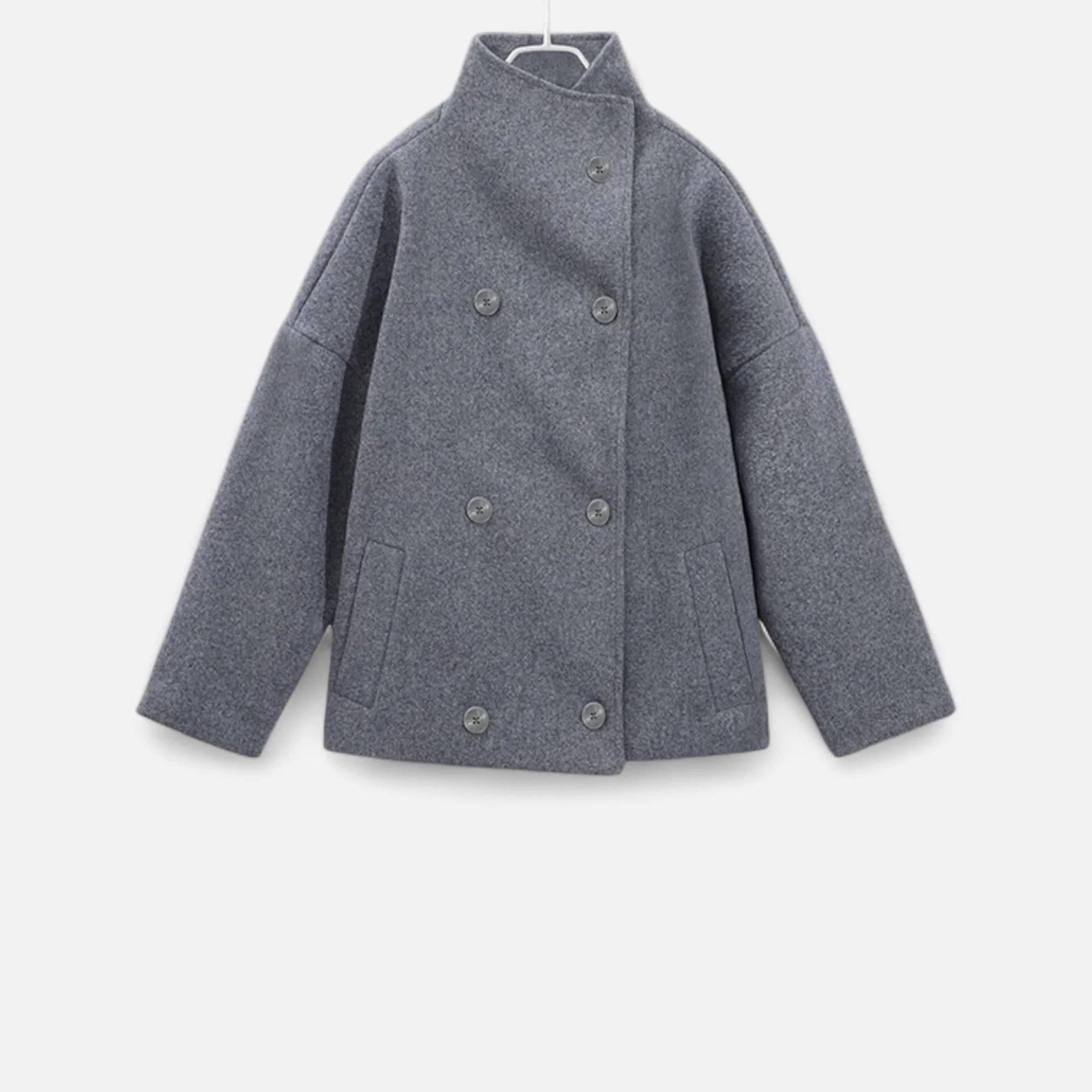 Monde | Eleganza Moderna In Un Cappotto Corto